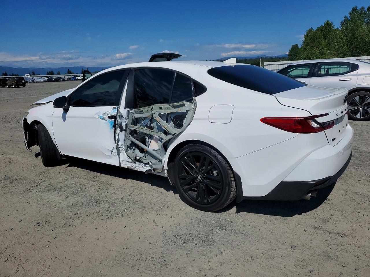 2025 Toyota Camry - Фото 2