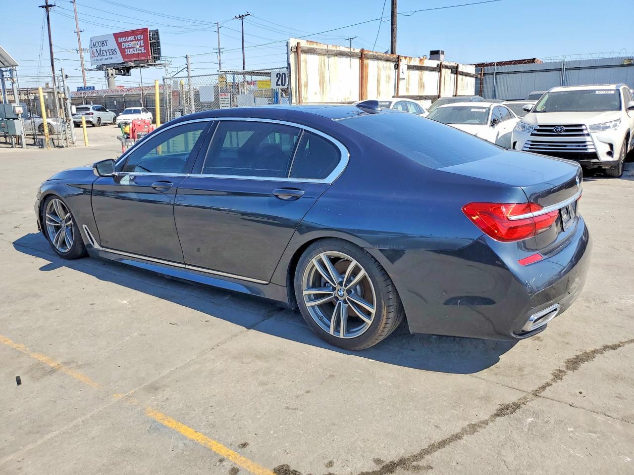 2019 BMW 740 Xi - Фото 2