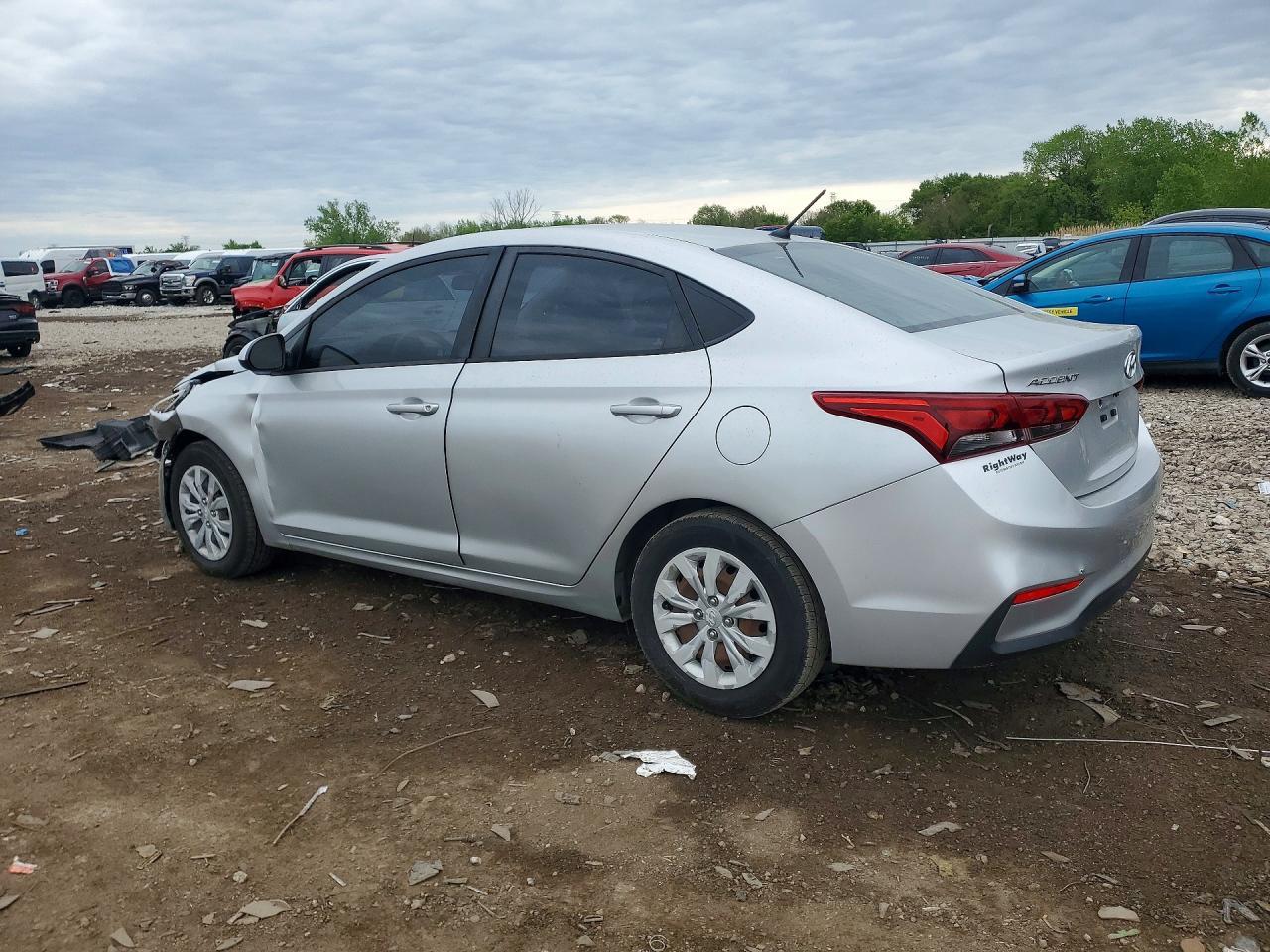 2019 Hyundai Accent Se - Фото 2