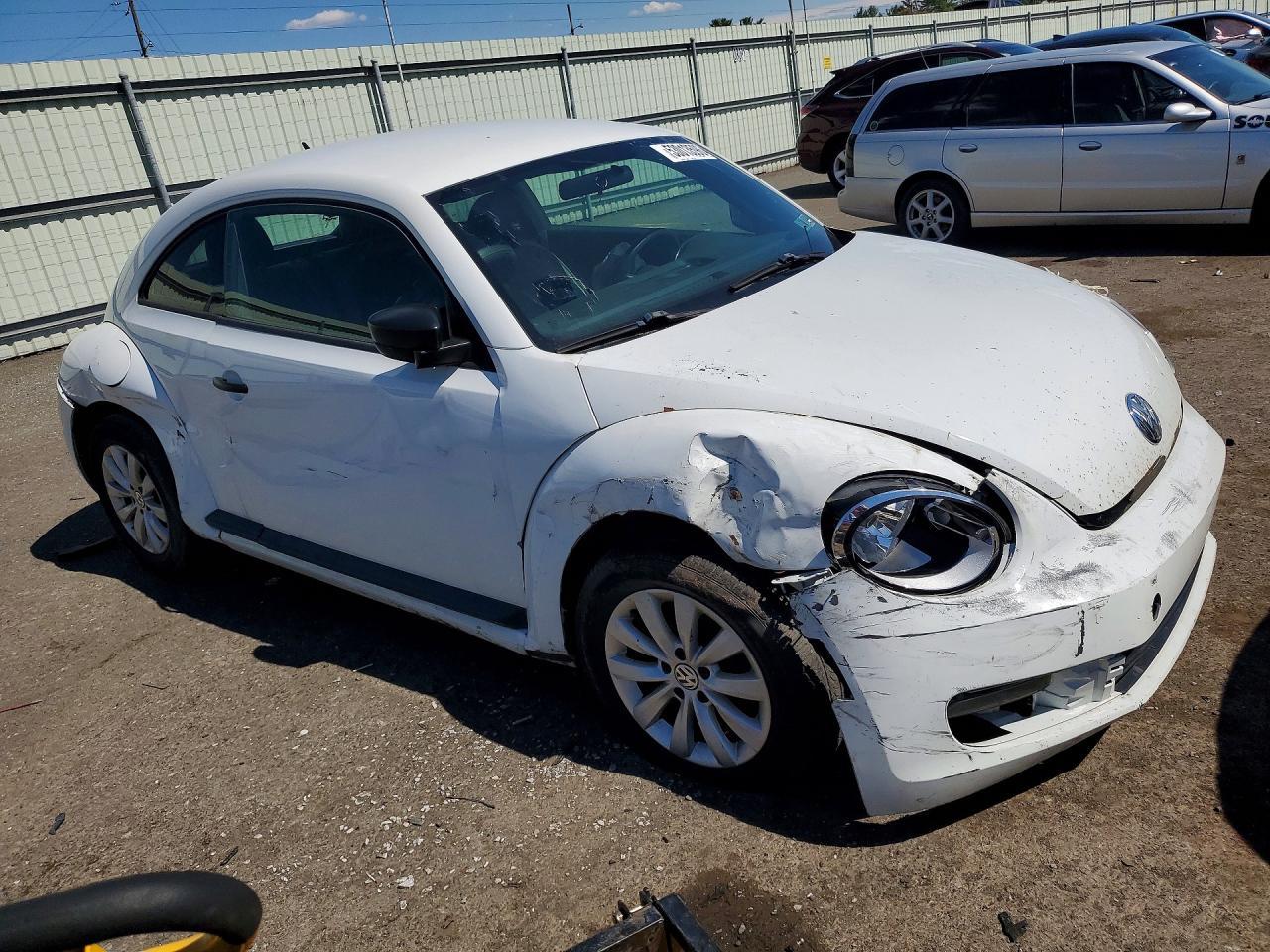 2015 Volkswagen Beetle 1.8T - Фото 4