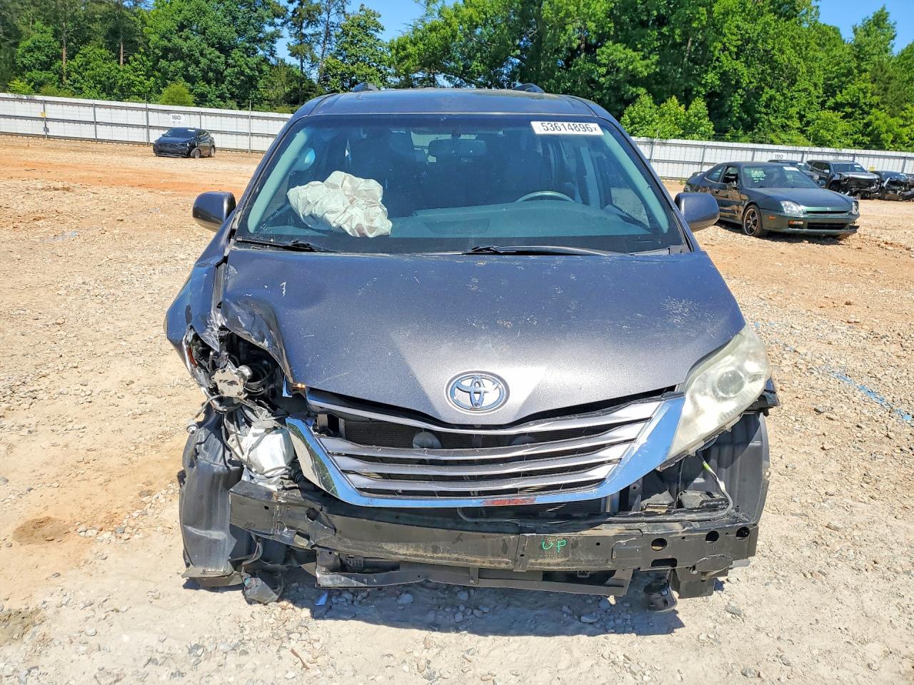 2017 Toyota Sienna Xle Premium 8-Passenger - Image 5