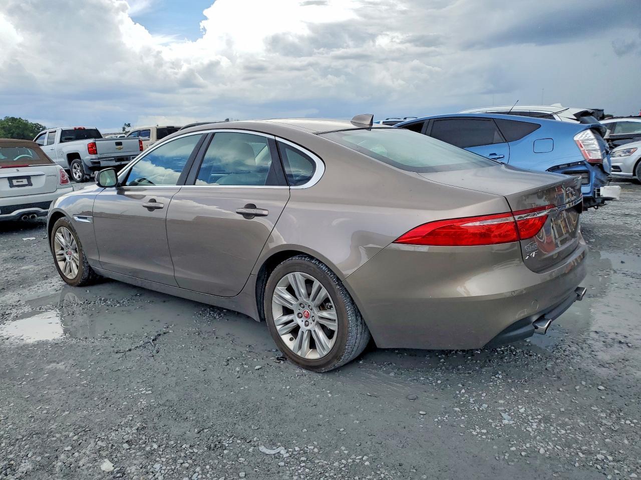 2017 Jaguar Xf Prestige - Image 2