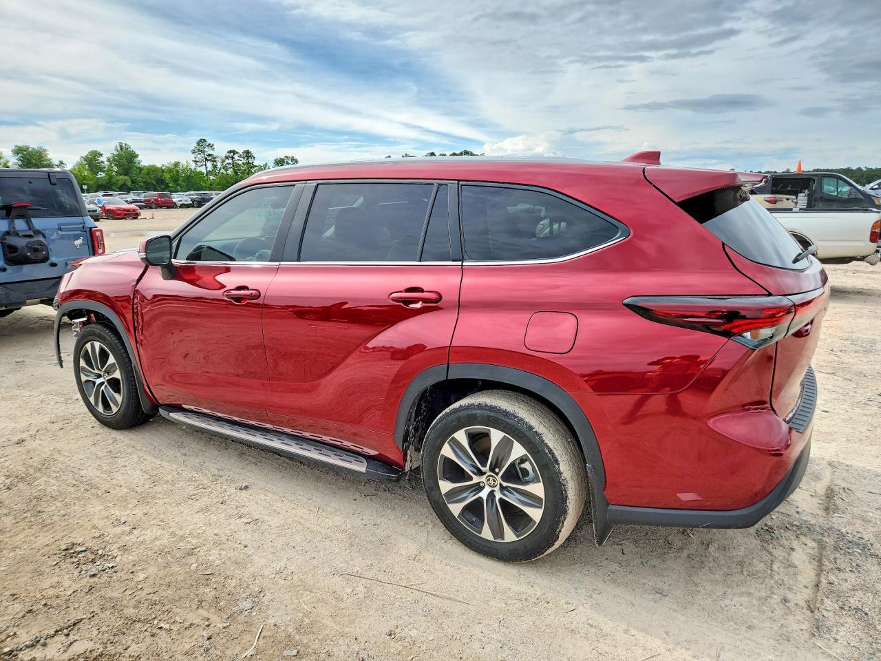 2024 Toyota Highlander Xle - Image 2
