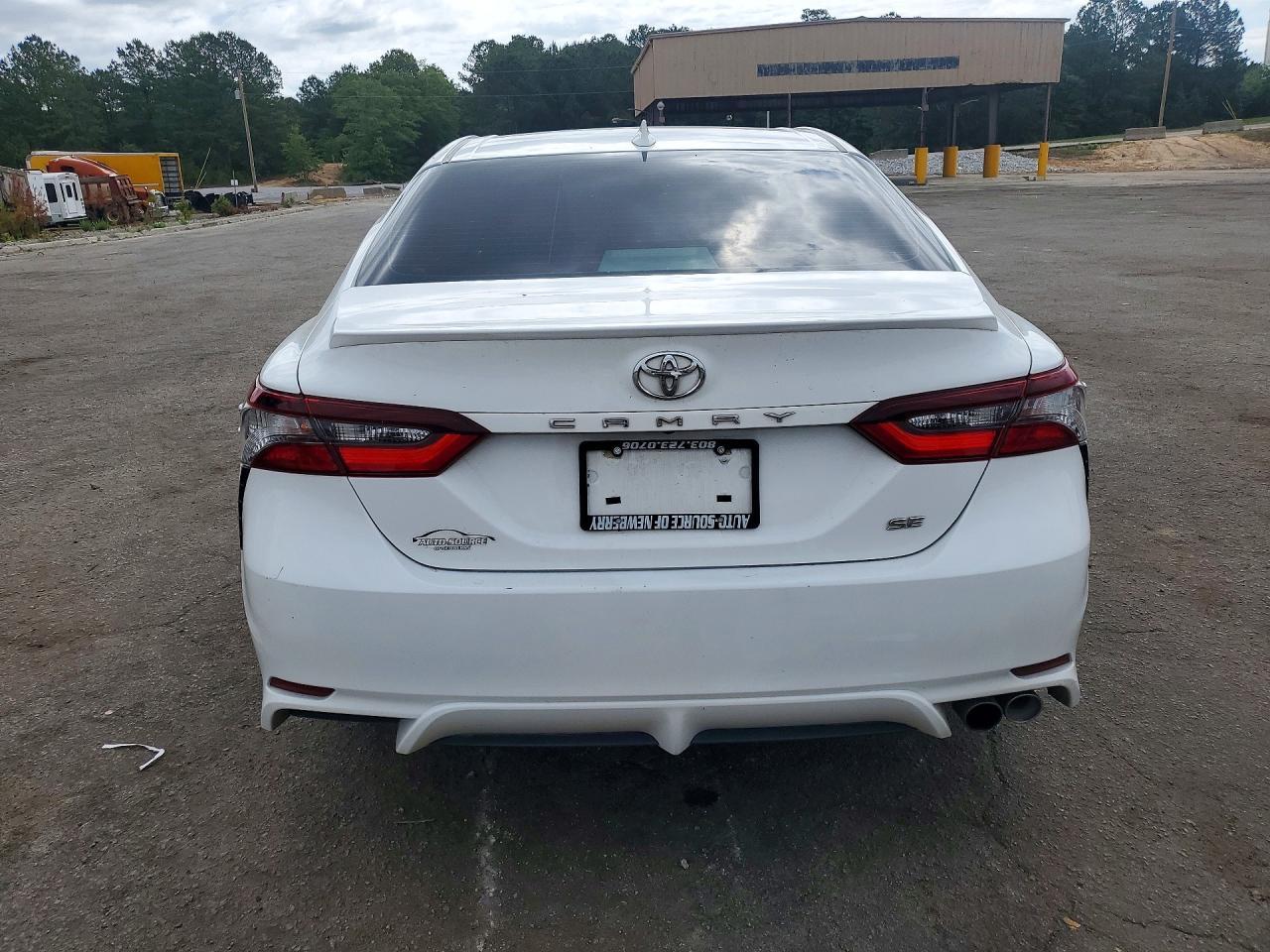 2021 Toyota Camry Se - Image 6