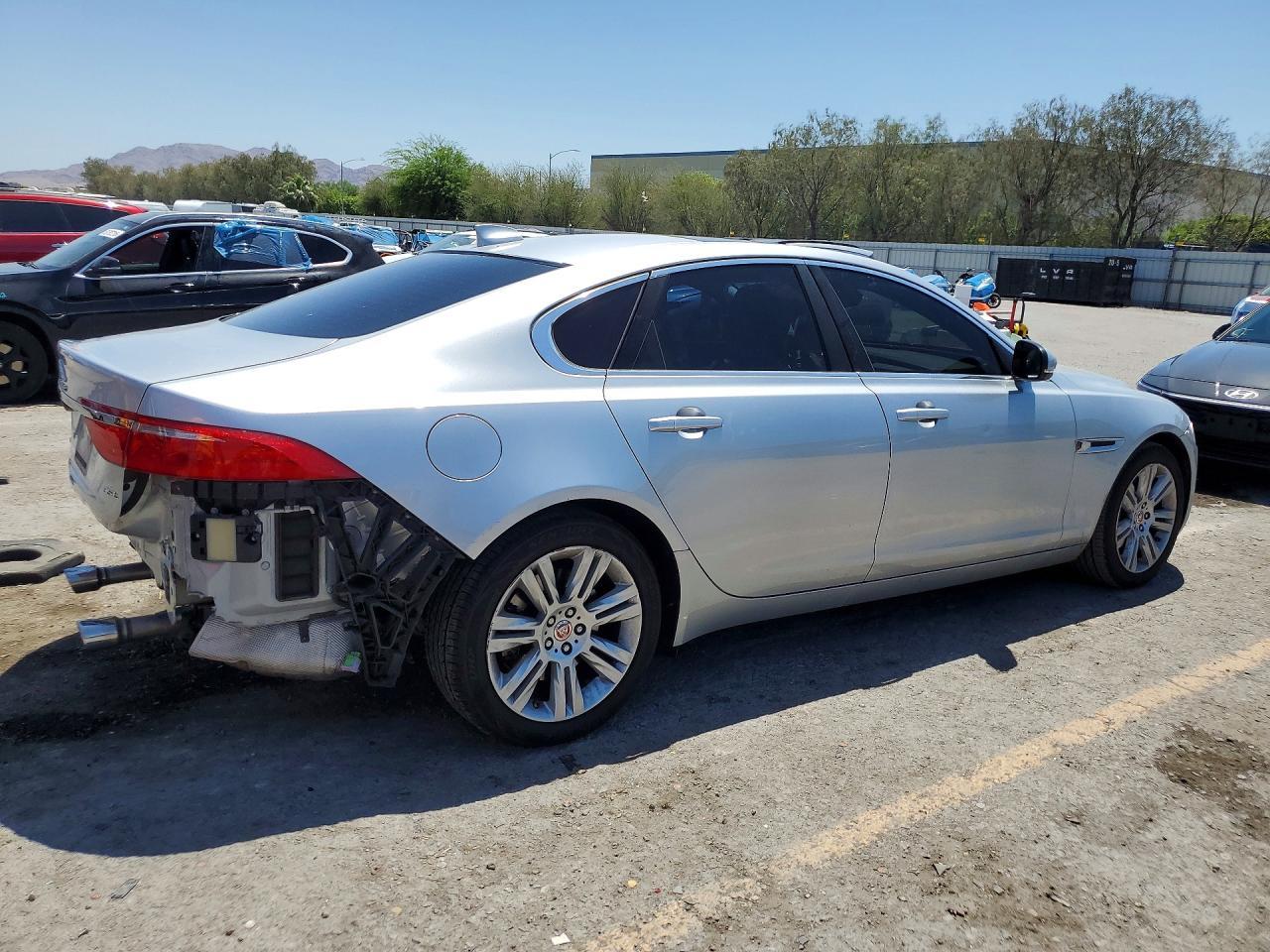 2017 Jaguar Xf Premium - Фото 3