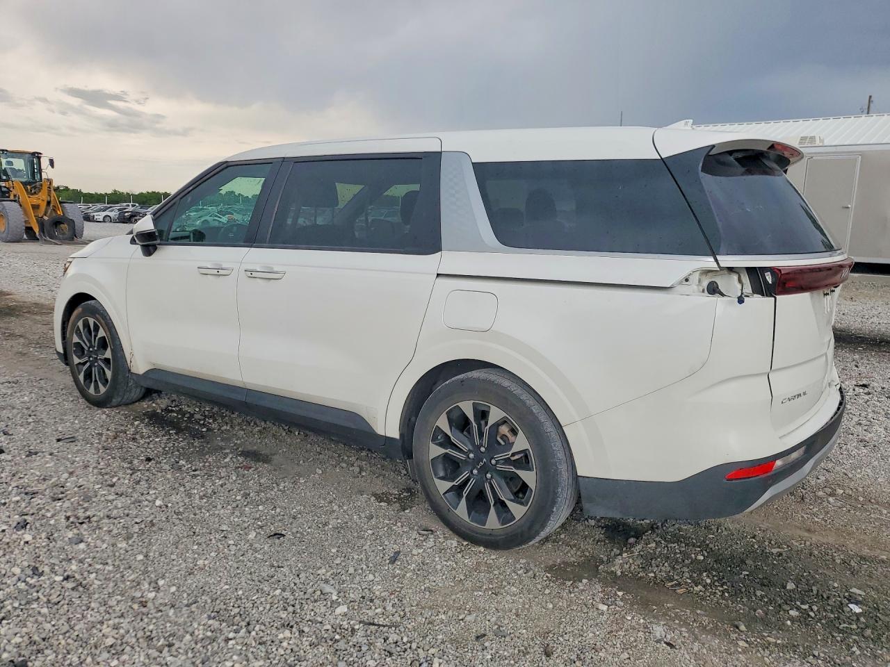 2024 Kia Carnival Ex - Image 2