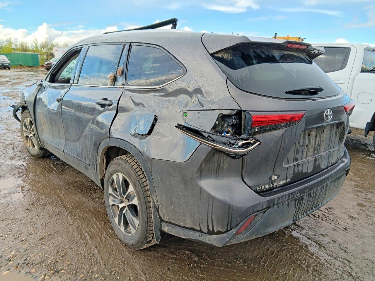 2021 Toyota Highlander Xle - Image 2