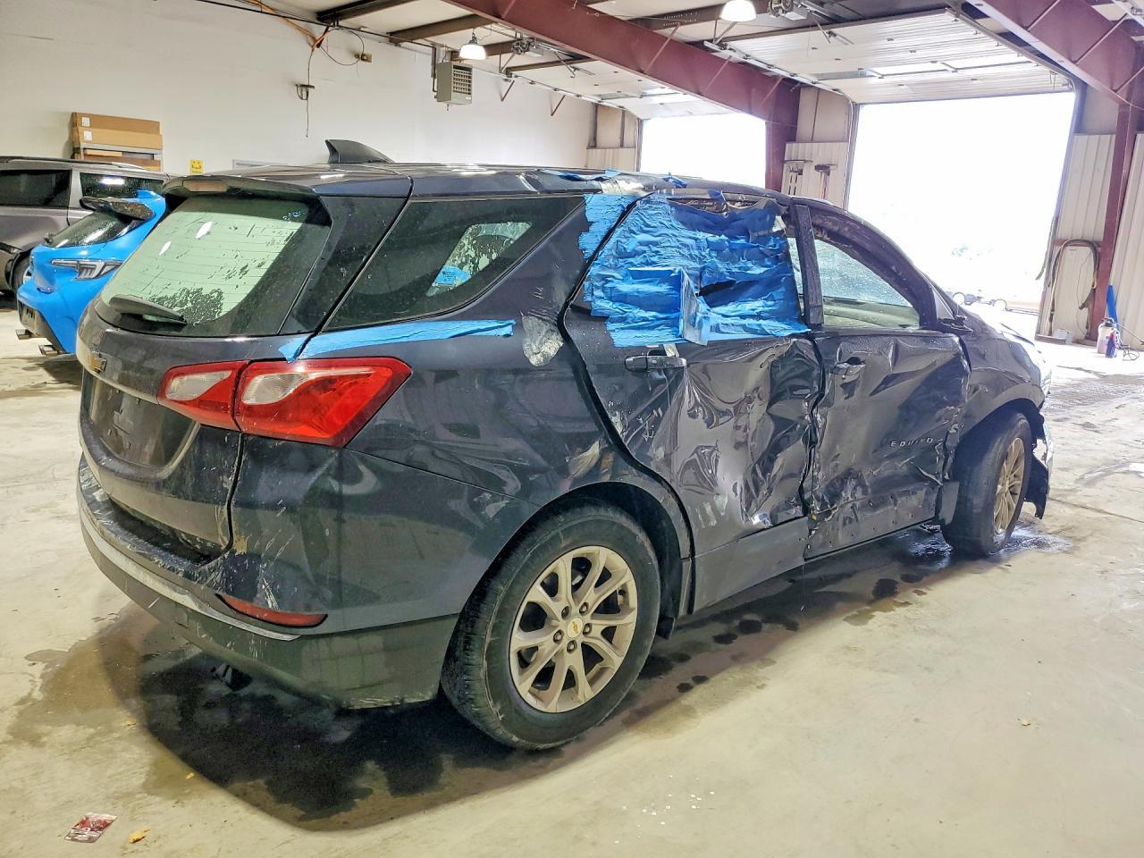 2018 Chevrolet Equinox Ls - Image 3
