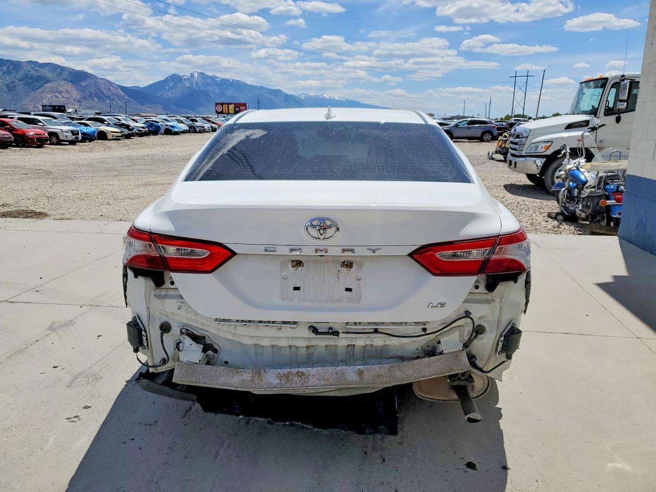 2020 Toyota Camry Le - Фото 6