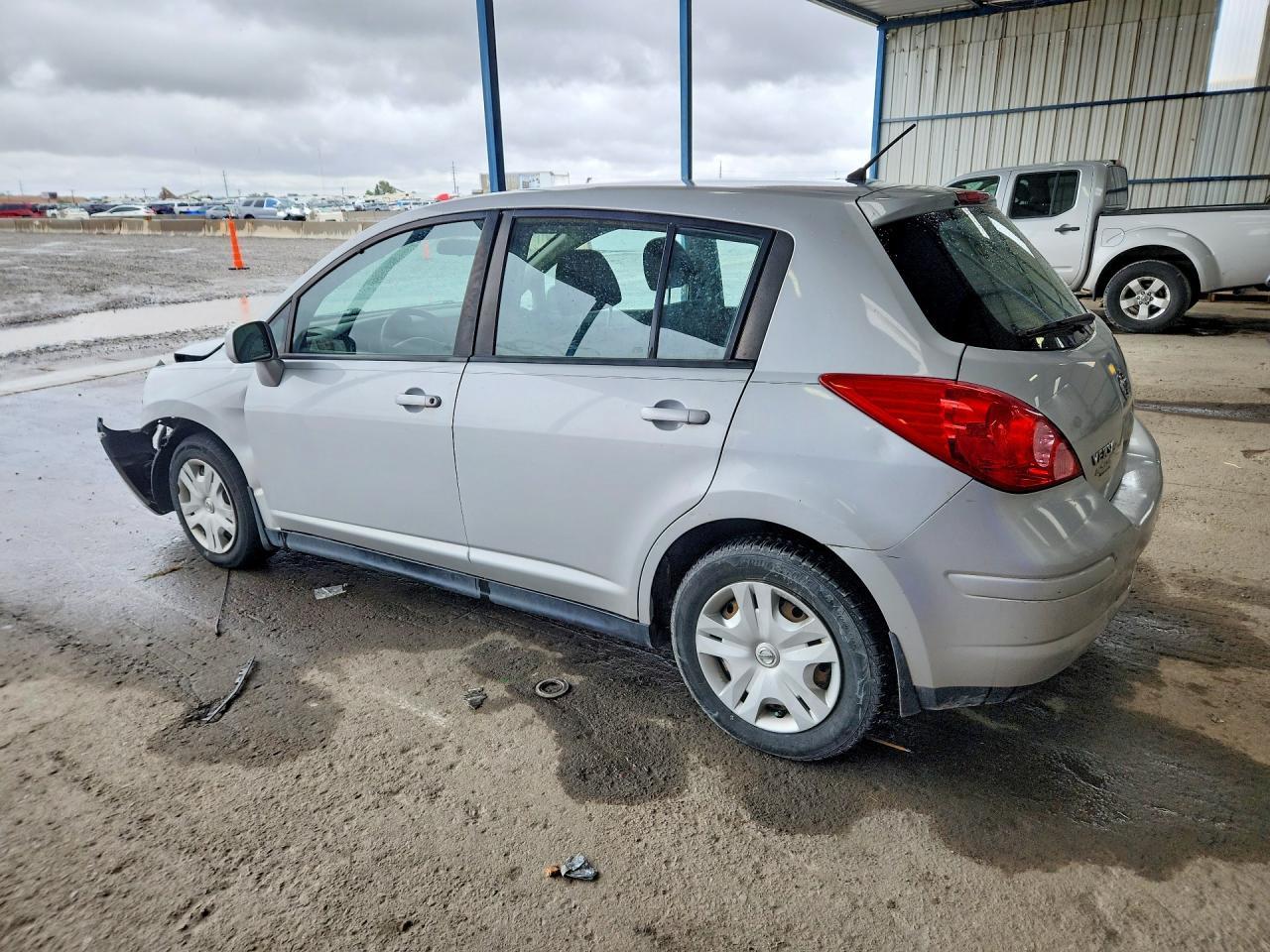 2011 Nissan Versa 1.8 S - Image 2