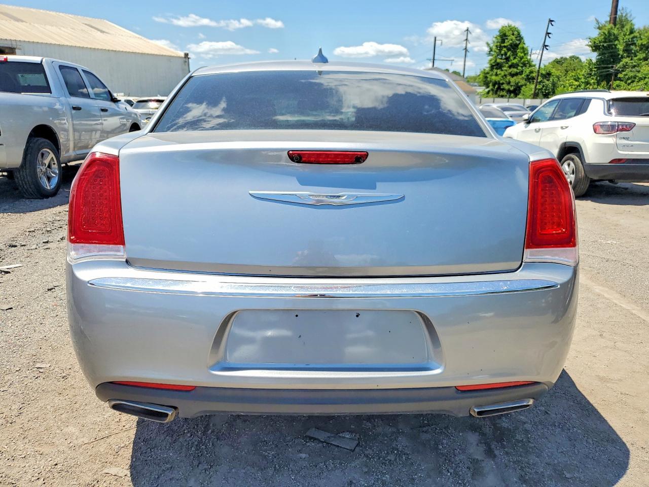 2015 Chrysler 300 Limited - Фото 6