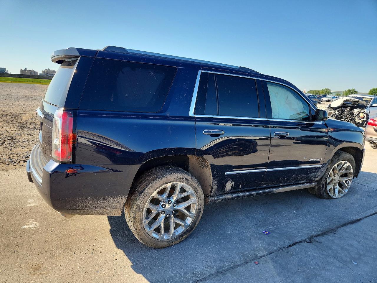 2019 GMC Yukon Denali - Image 3