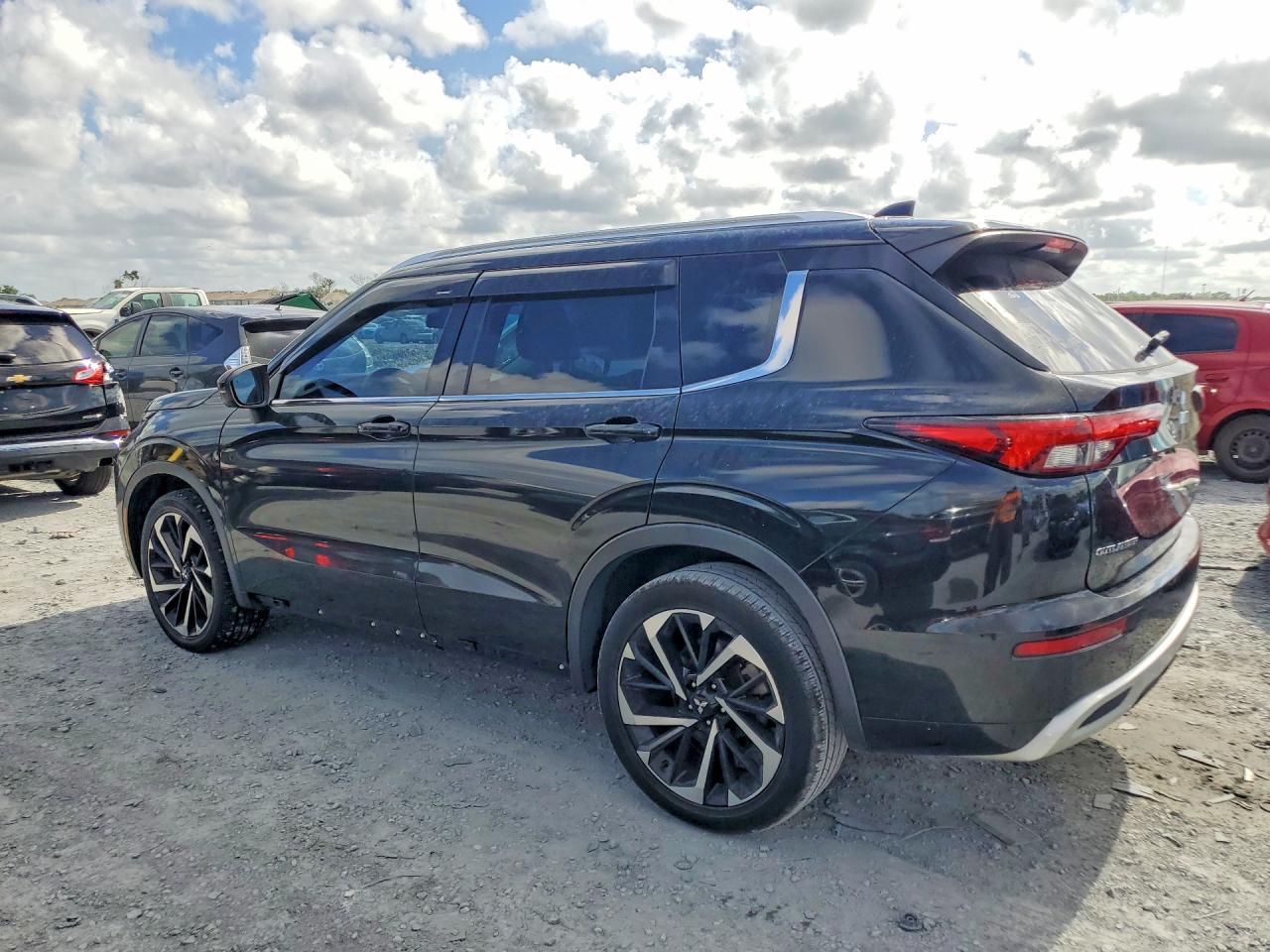 2022 Mitsubishi Outlander Sel - Image 2