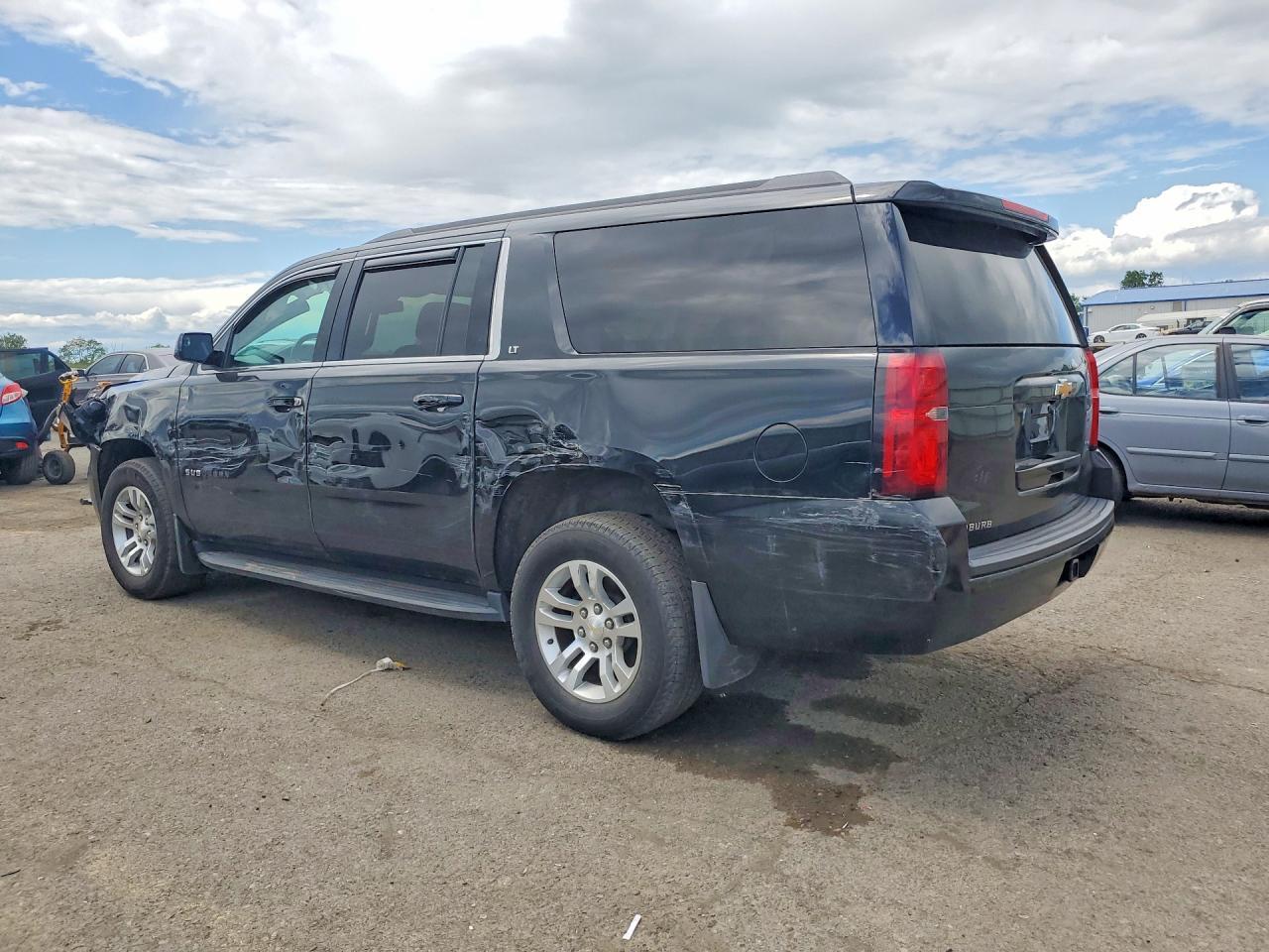 2020 Chevrolet Suburban - Фото 2