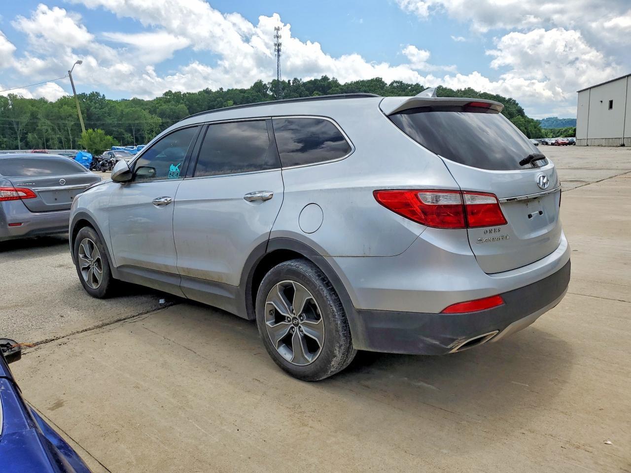 2016 Hyundai Santa Fe Se - Фото 2