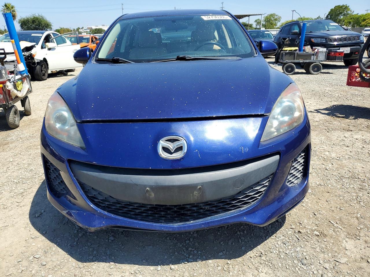 2012 Mazda 323 - Image 5