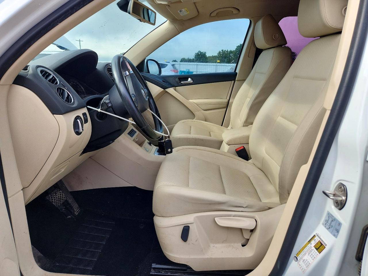 2017 Volkswagen Tiguan S - Фото 7