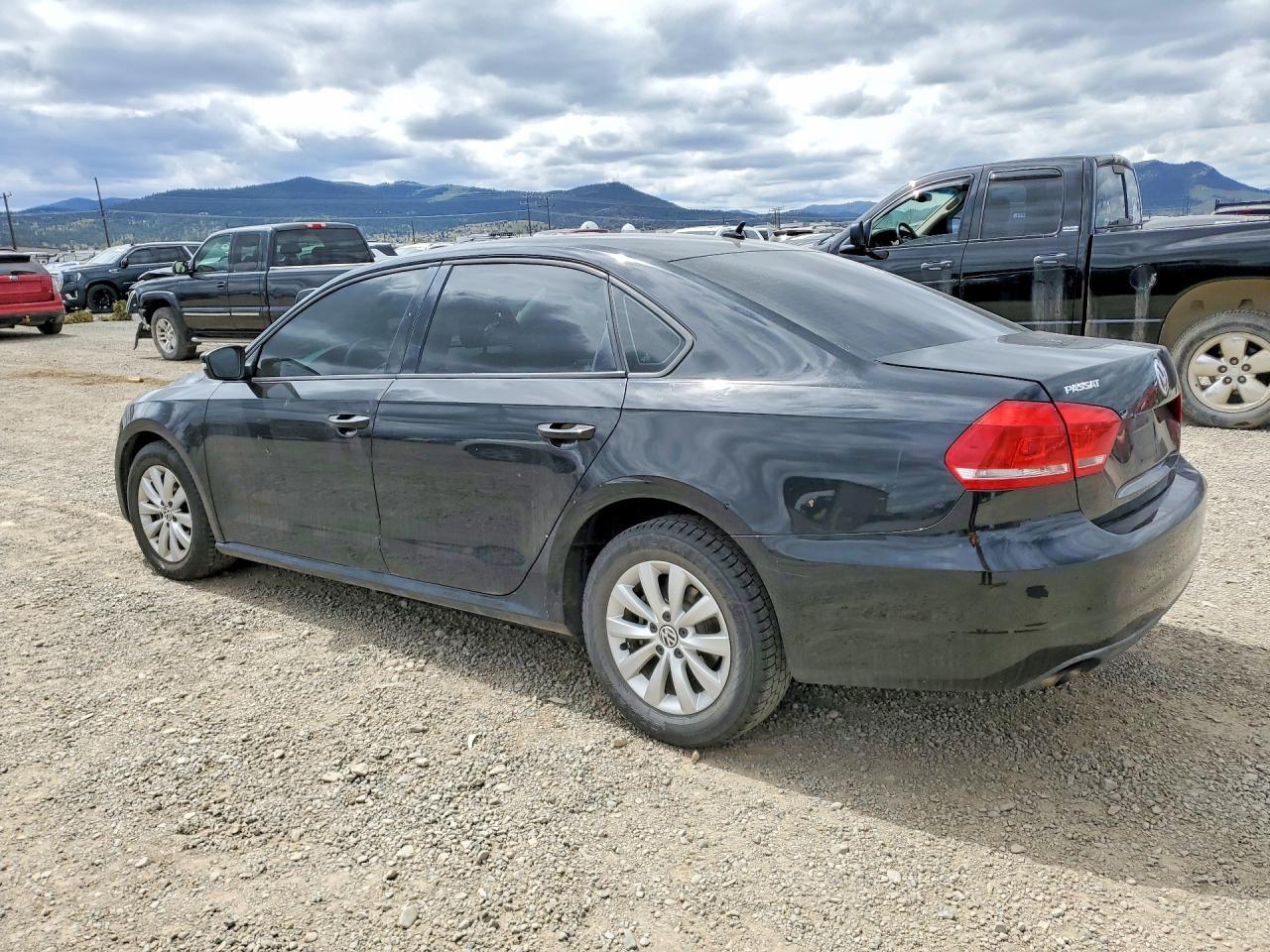 2013 Volkswagen Passat S - Фото 2