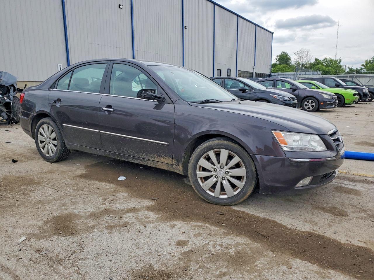 2010 Hyundai Sonata - Image 4