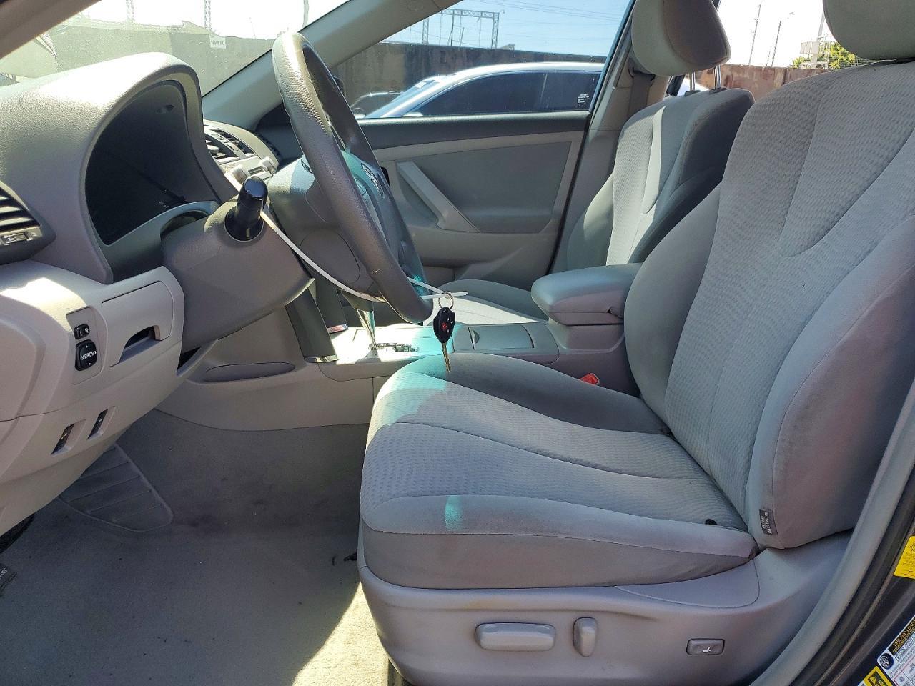 2011 Toyota Camry Le - Фото 7