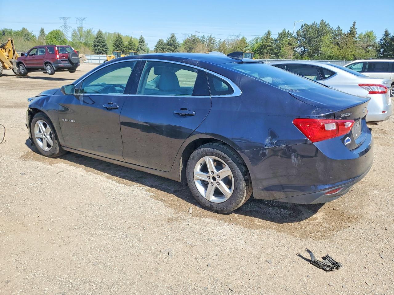 2022 Chevrolet Malibu Ls - Фото 2
