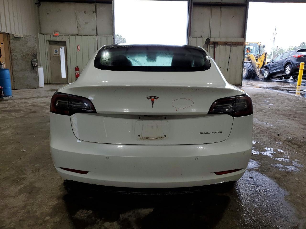 2018 Tesla Model 3 - Фото 6