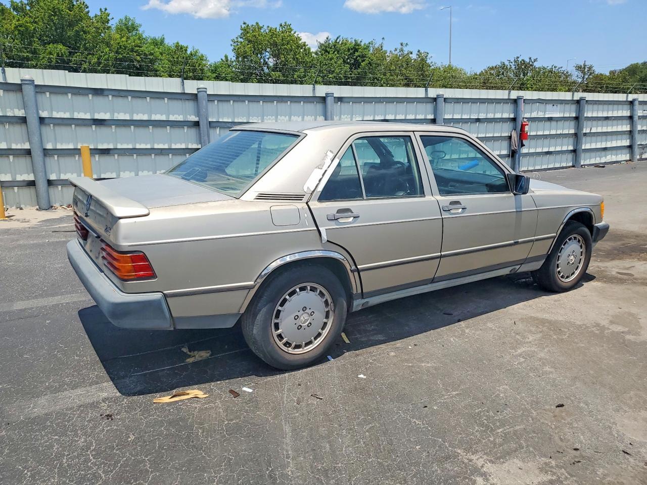 1988 Mercedes Benz 190 E 2.3 - Image 3