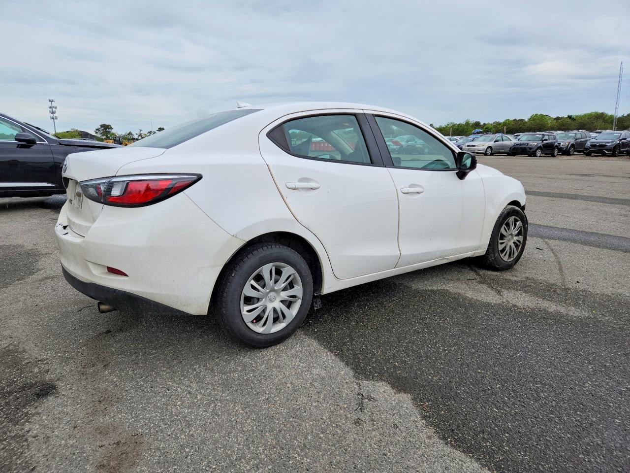 2019 Toyota Yaris L - Фото 3