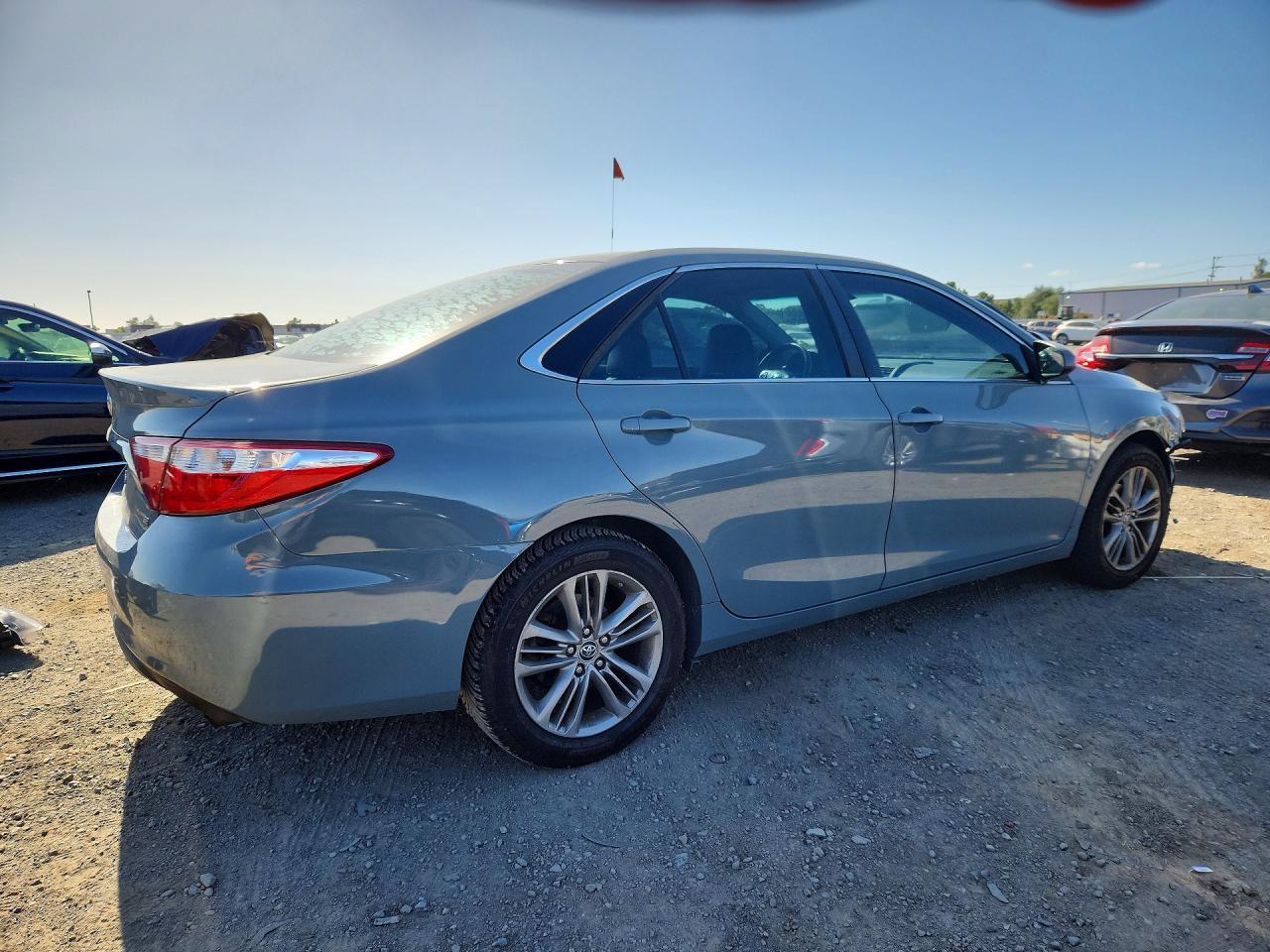 2016 Toyota Camry Se - Фото 3