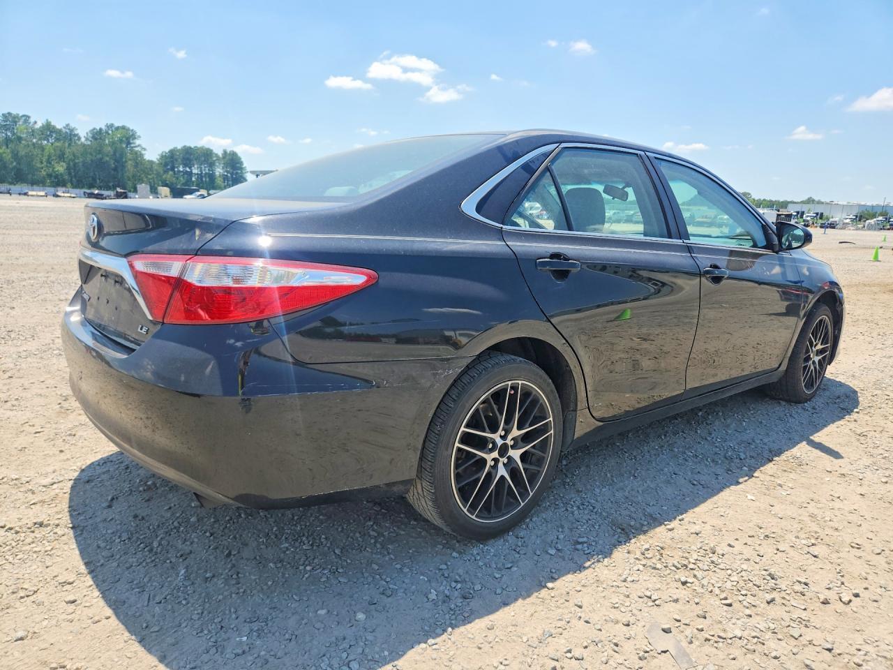 2016 Toyota Camry Le - Image 3