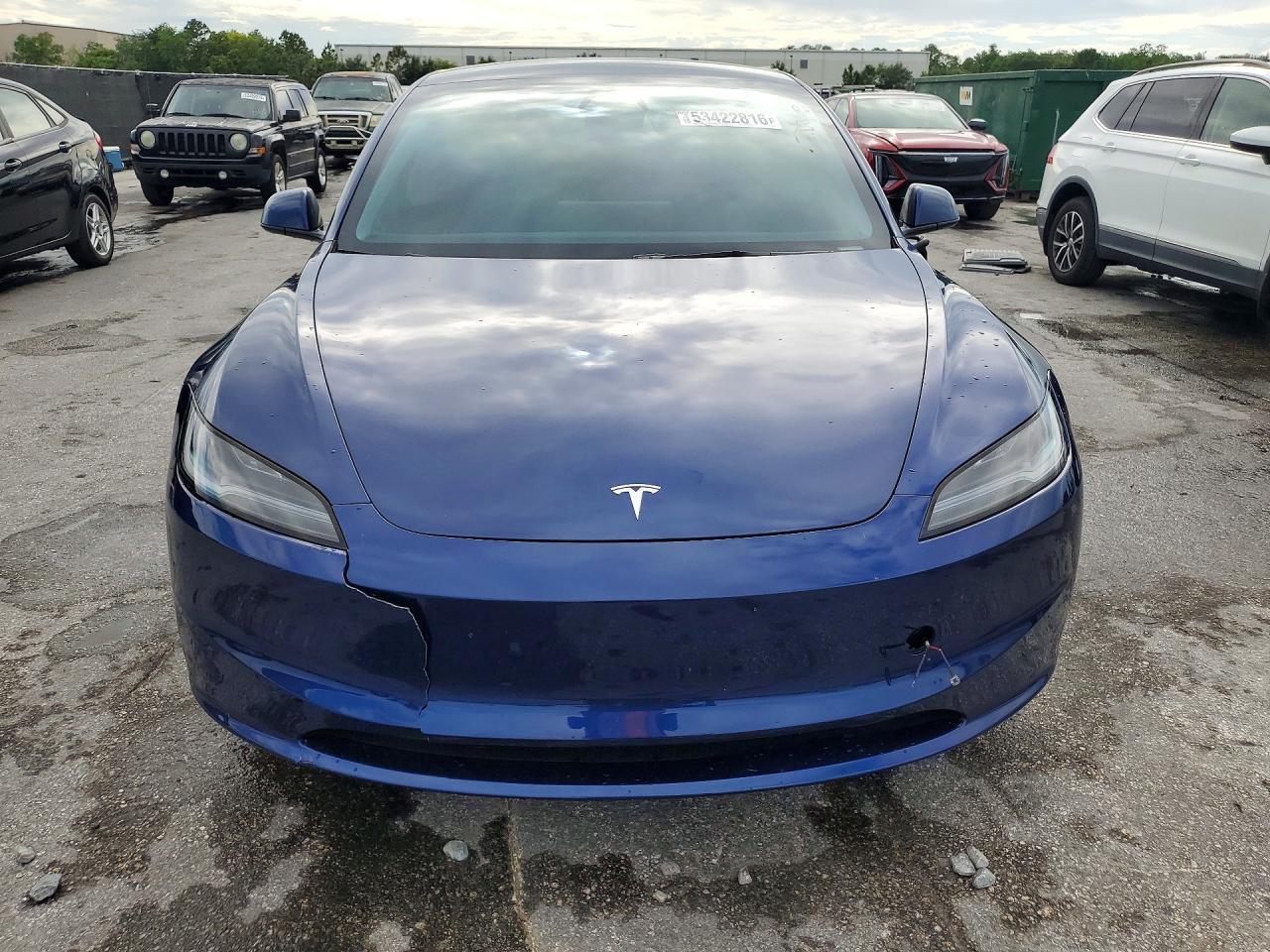 2025 Tesla Model 3 - Фото 5