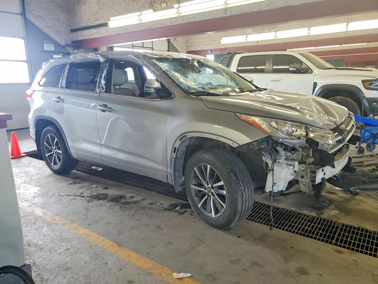 2017 Toyota Highlander Xle - Фото 4