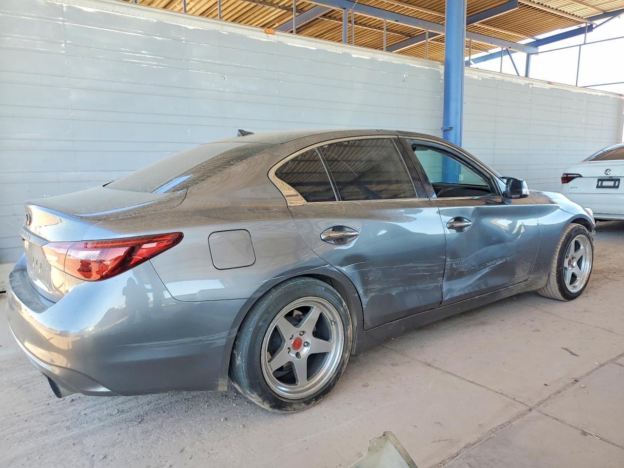 2018 Infiniti Q50 3.0T Luxe - Фото 3