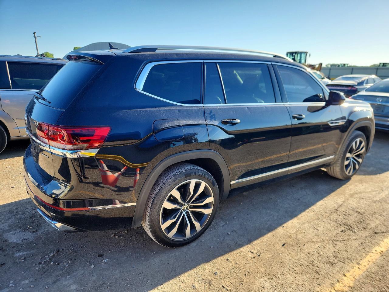 2023 Volkswagen Atlas Sel Premium R-Line - Image 3