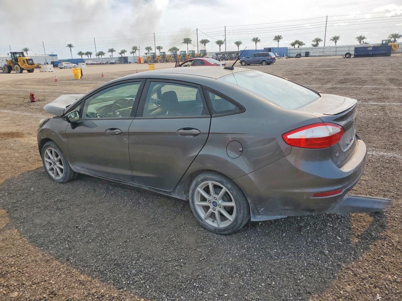2019 Ford Fiesta Se - Image 2