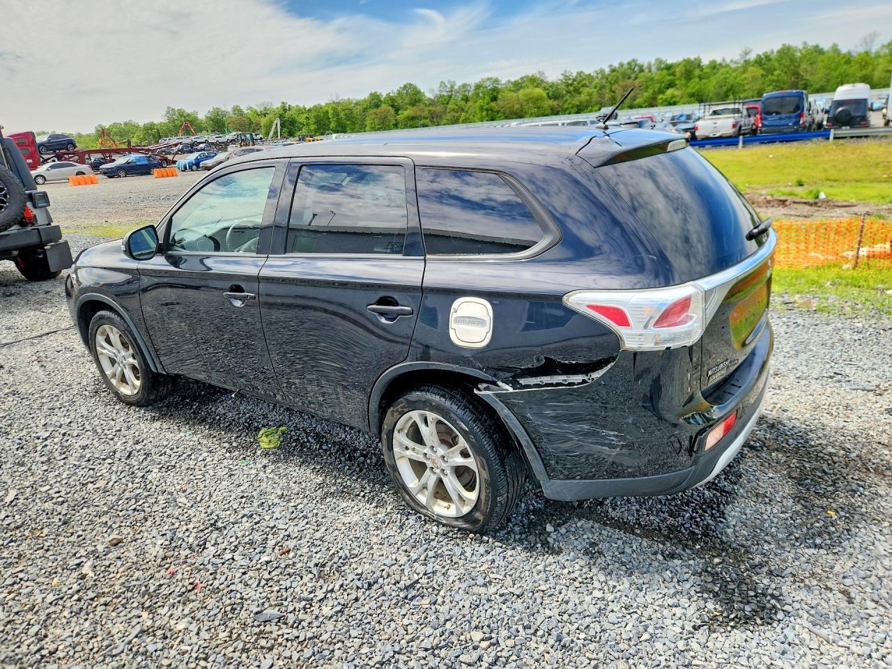 2015 Mitsubishi Outlander Se - Фото 2