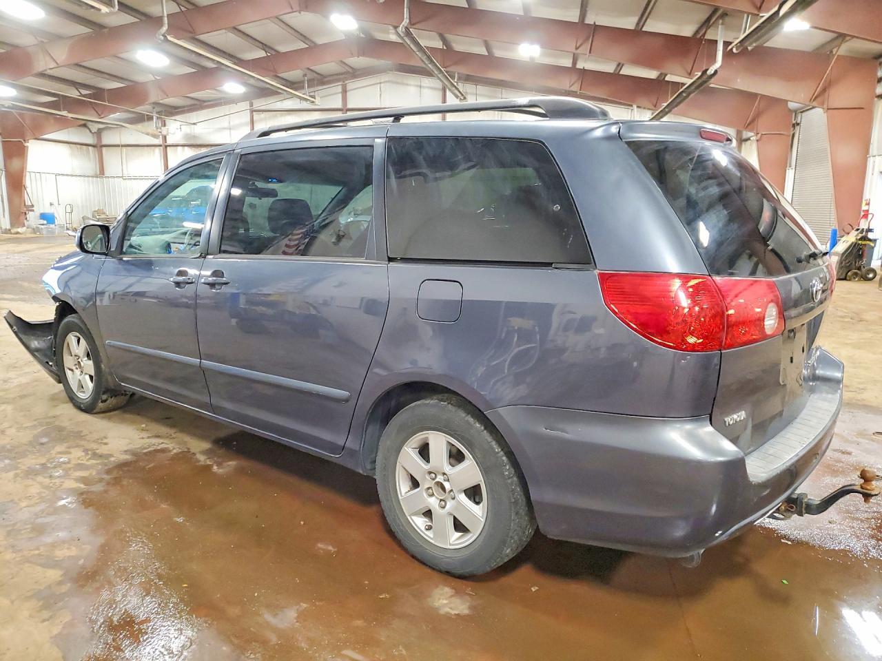 2008 Toyota Sienna Le 8-Passenger - Фото 2