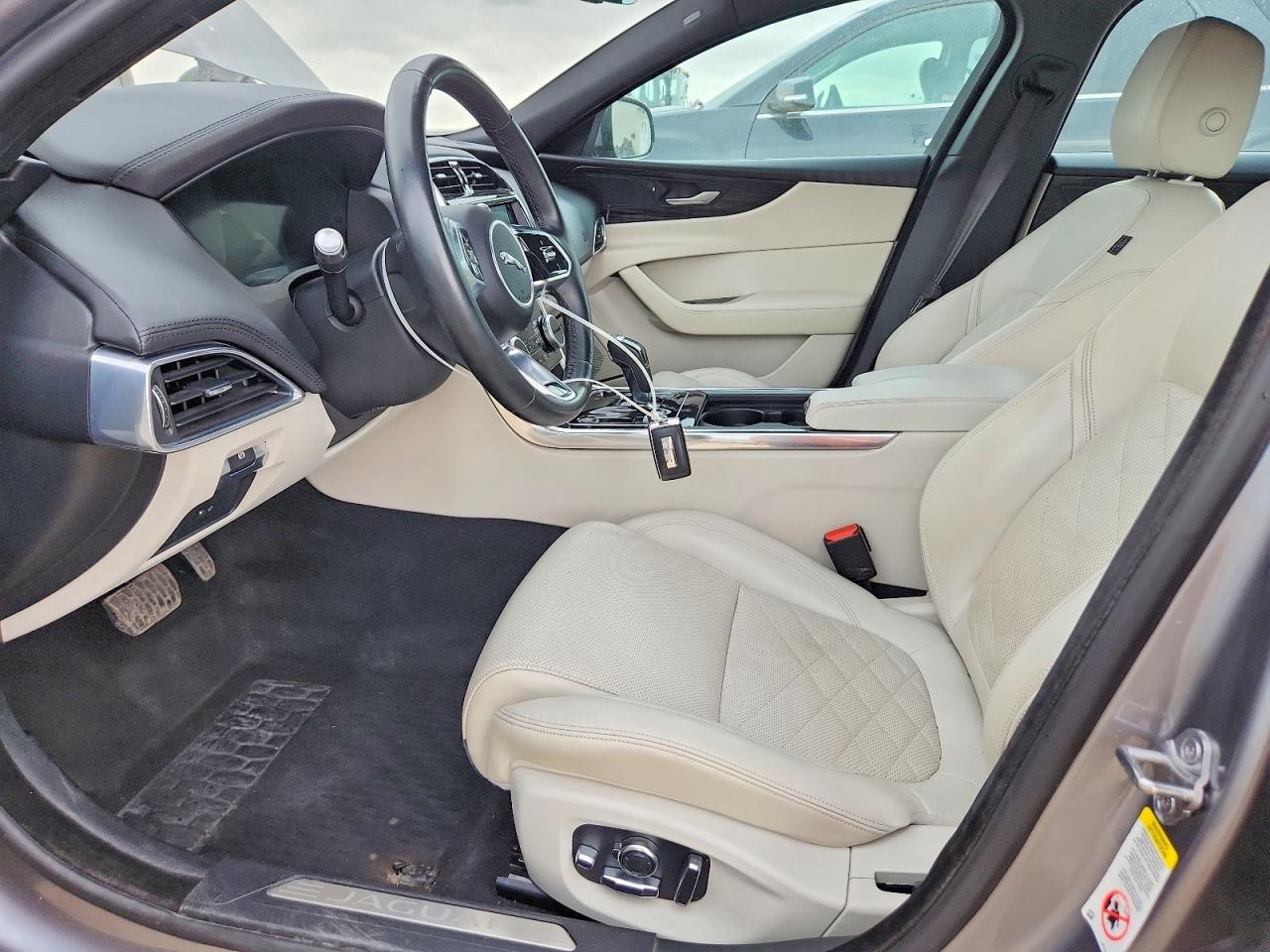 2020 Jaguar Xe Landmark - Image 7