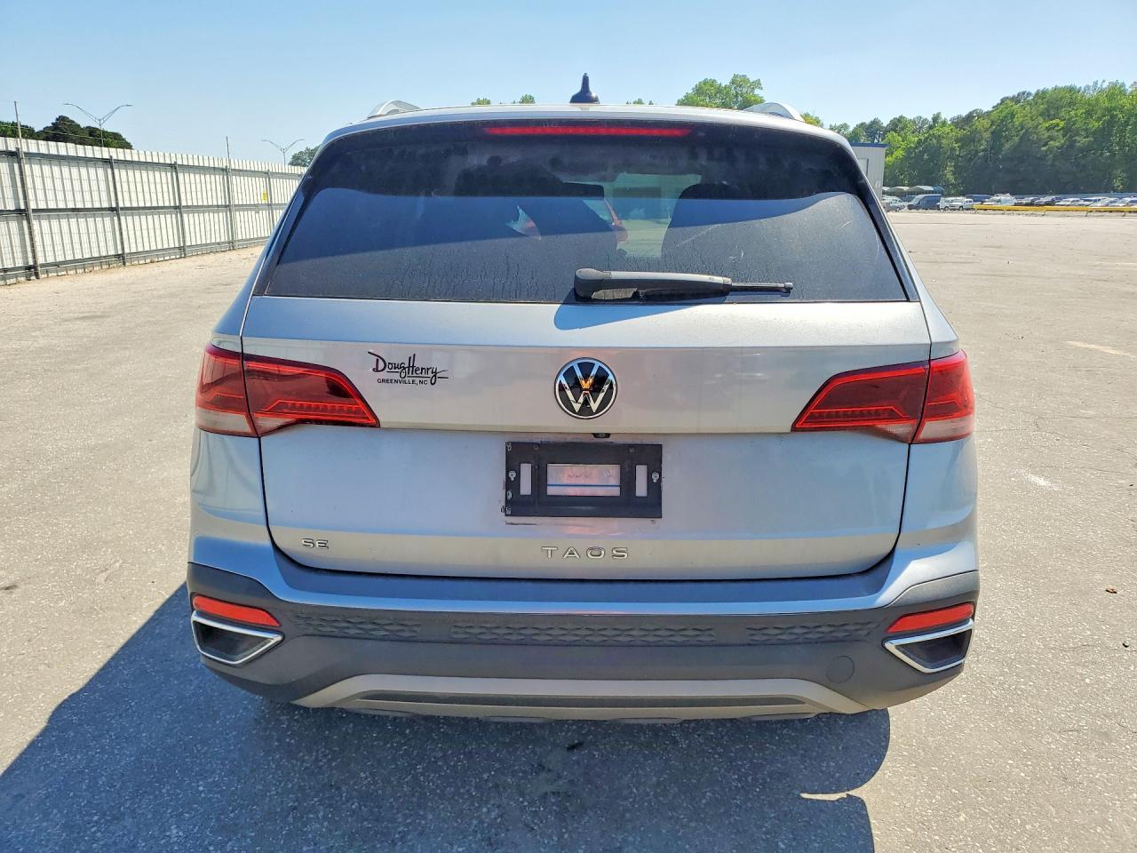 2022 Volkswagen Taos Se - Image 6