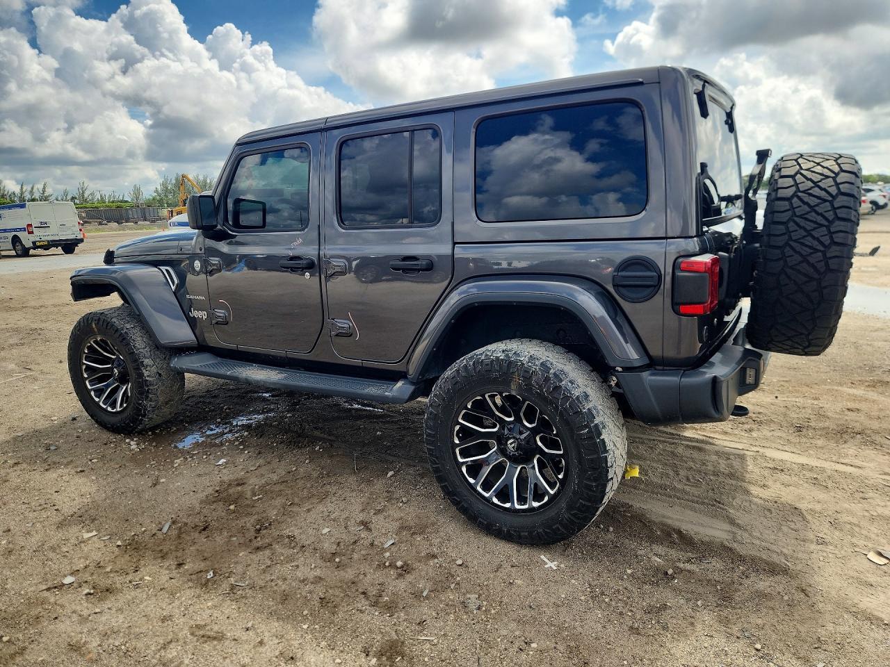 2018 Jeep Wrangler Unlimited Sahara - Фото 2