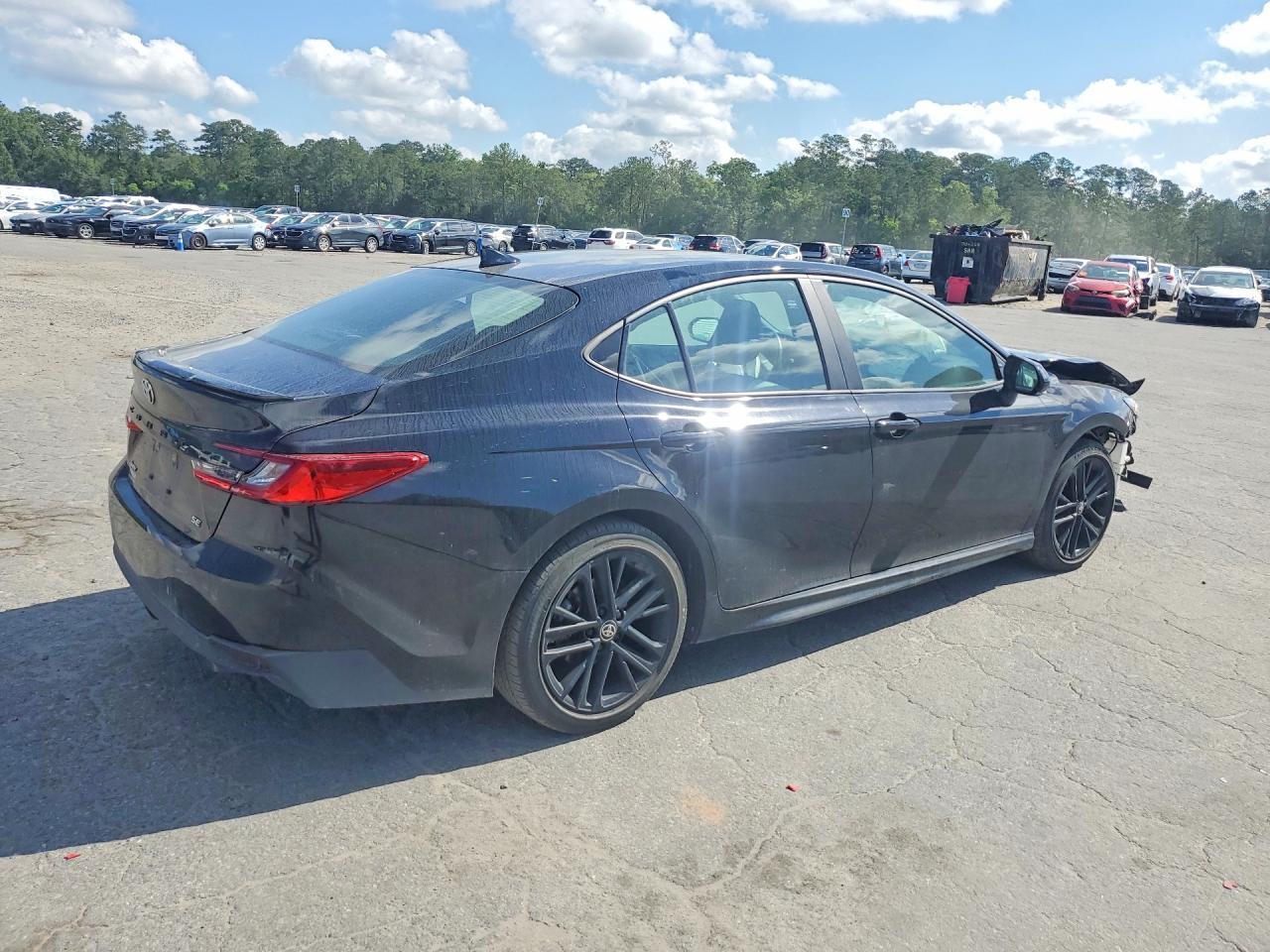 2025 Toyota Camry Se - Фото 3
