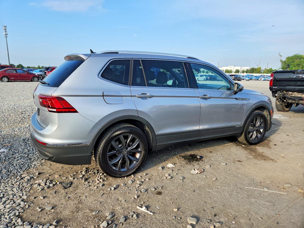 2022 Volkswagen Tiguan Se - Фото 3