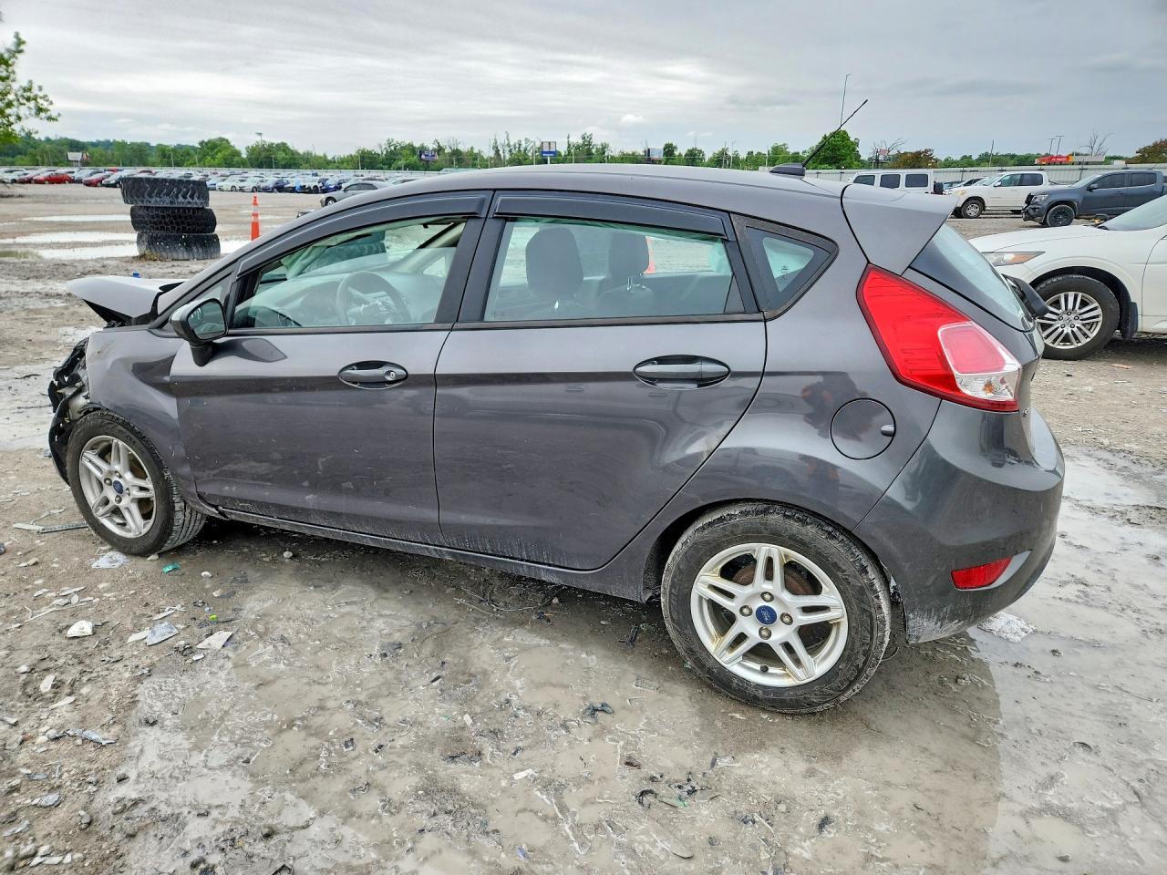 2017 Ford Fiesta Se - Фото 2