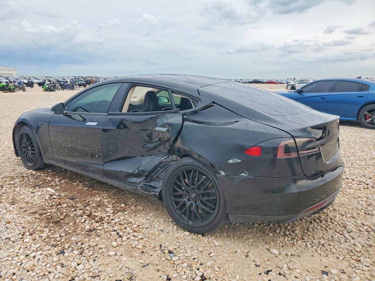 2014 Tesla Model S - Image 2