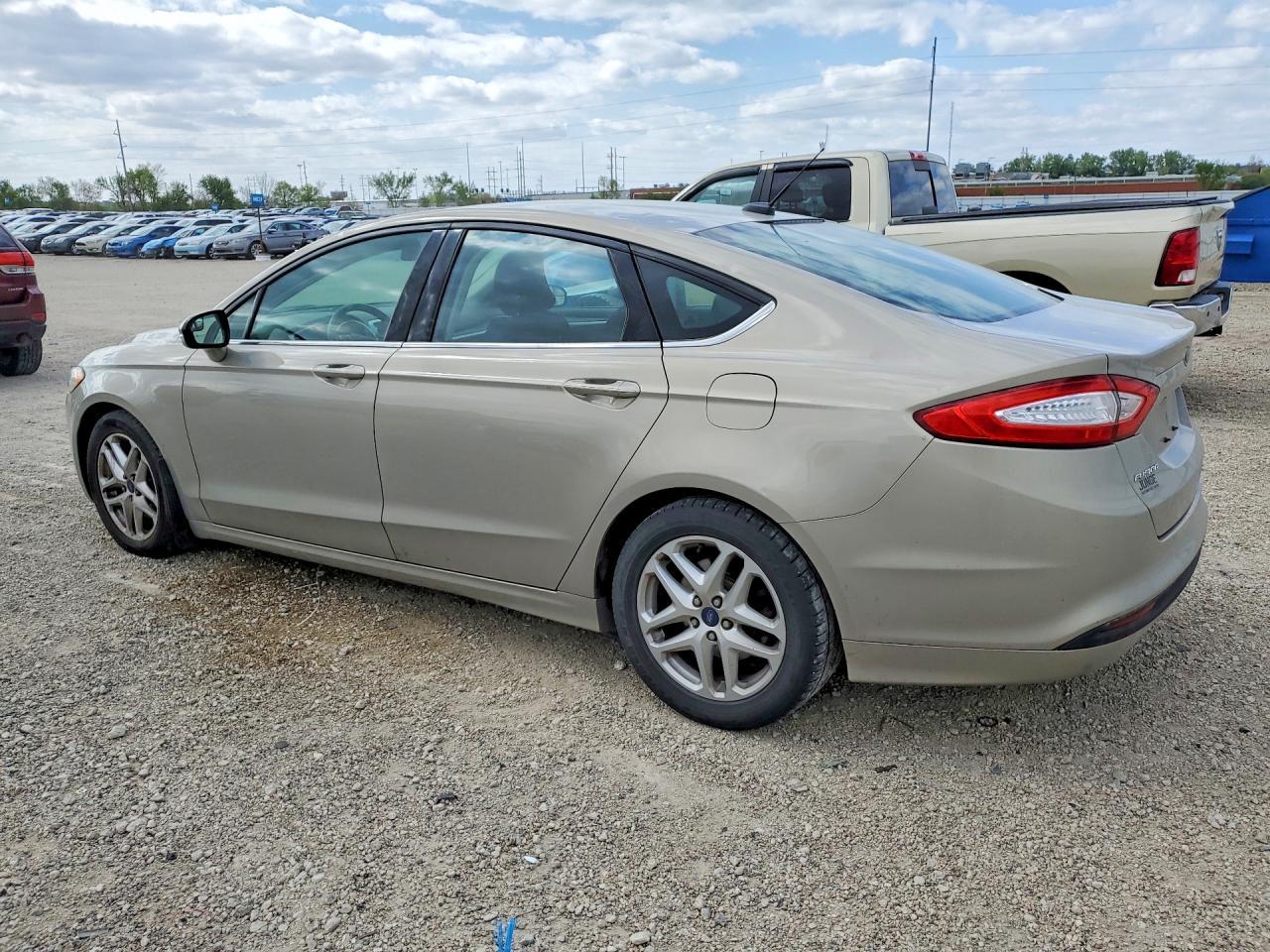 2015 Ford Fusion Se - Image 2
