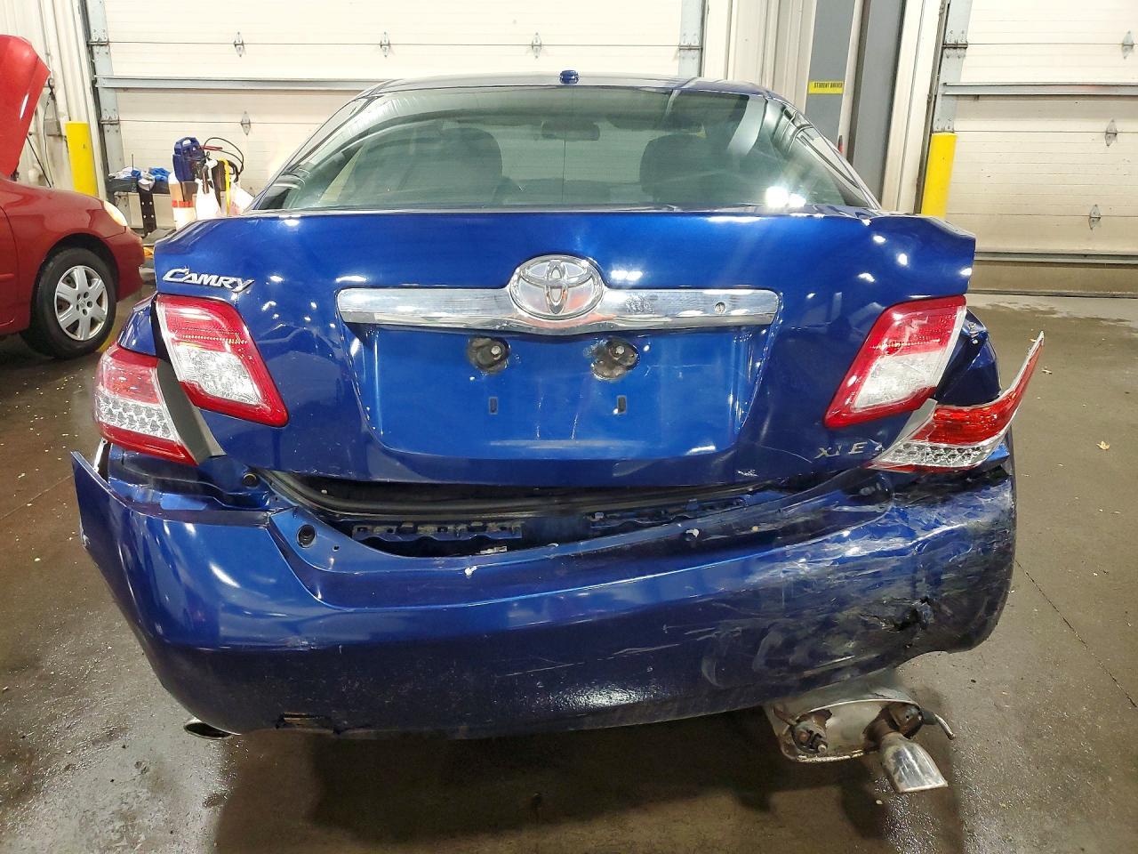 2011 Toyota Camry Xle V6 - Фото 6