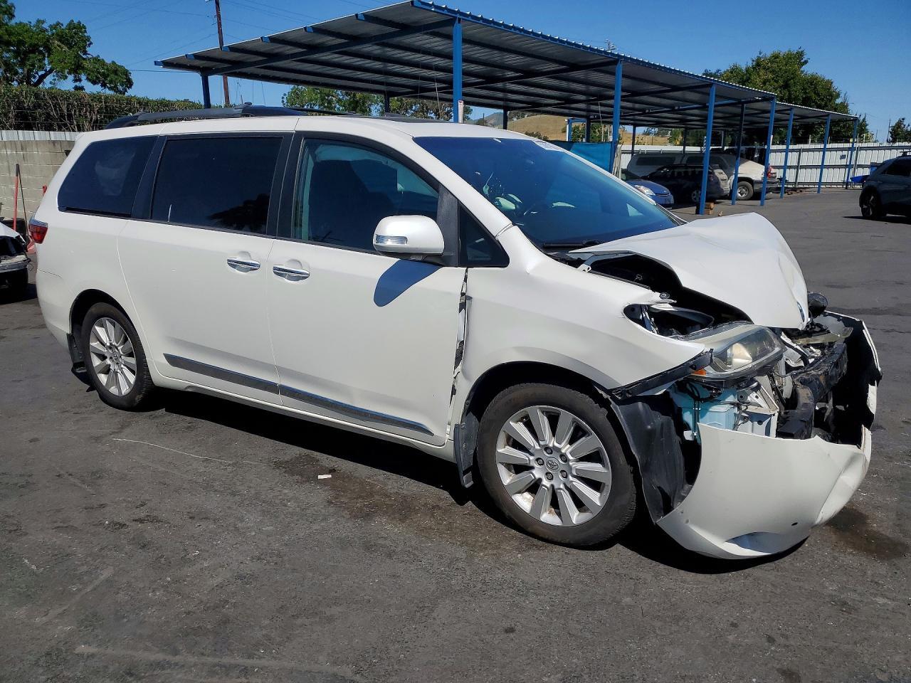 2015 Toyota Sienna Limited Premium 7-Passenger - Фото 4