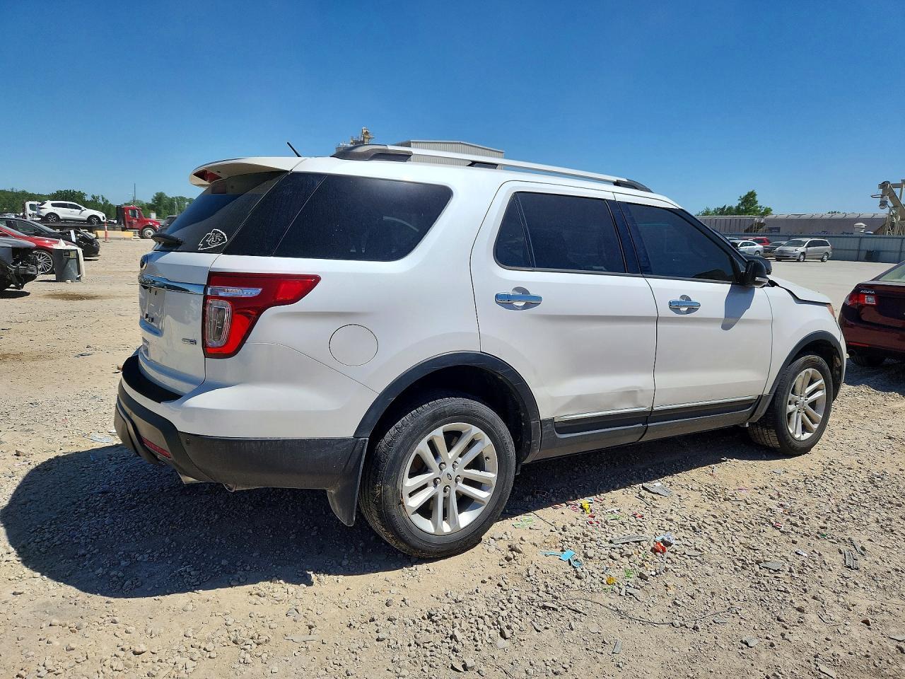 2015 Ford Explorer Xlt - Фото 3