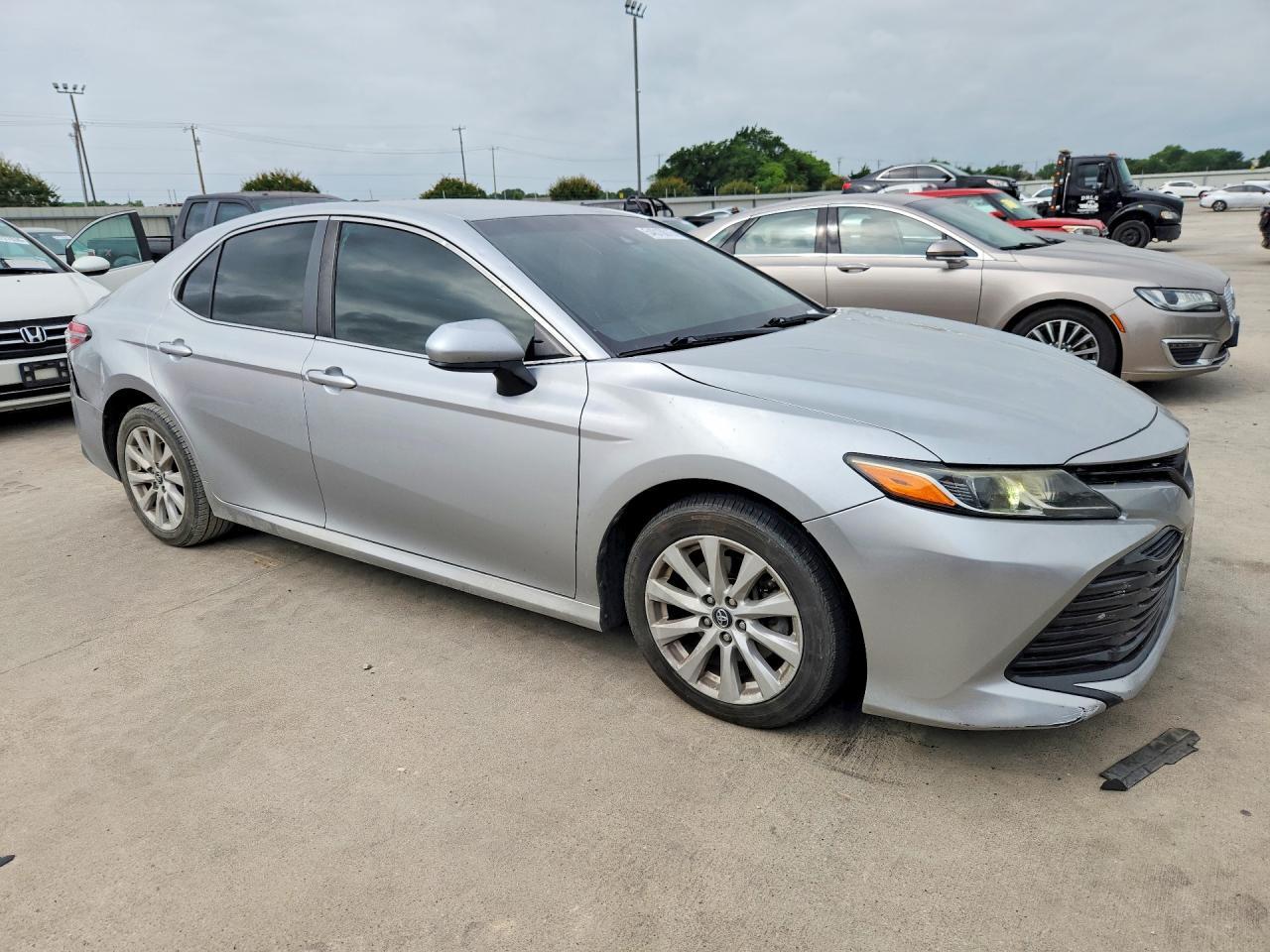 2018 Toyota Camry Le - Image 4