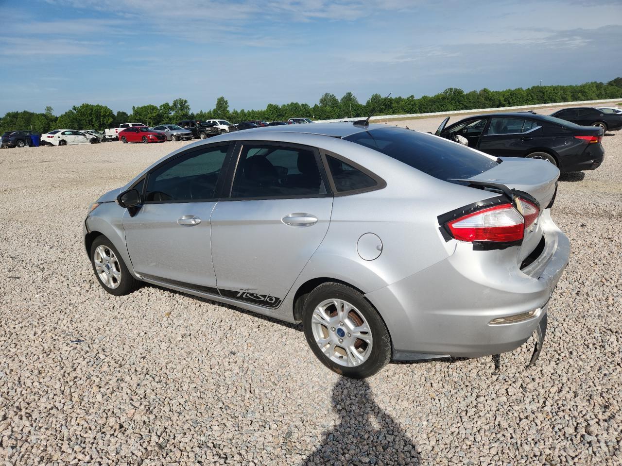 2014 Ford Fiesta Se - Фото 2